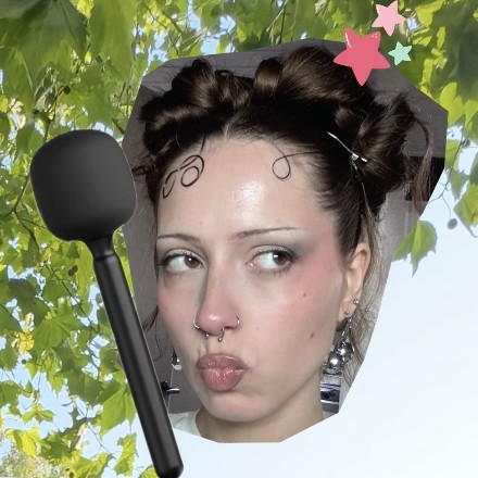 Collage van Demi met een microfoon voor groene bladeren